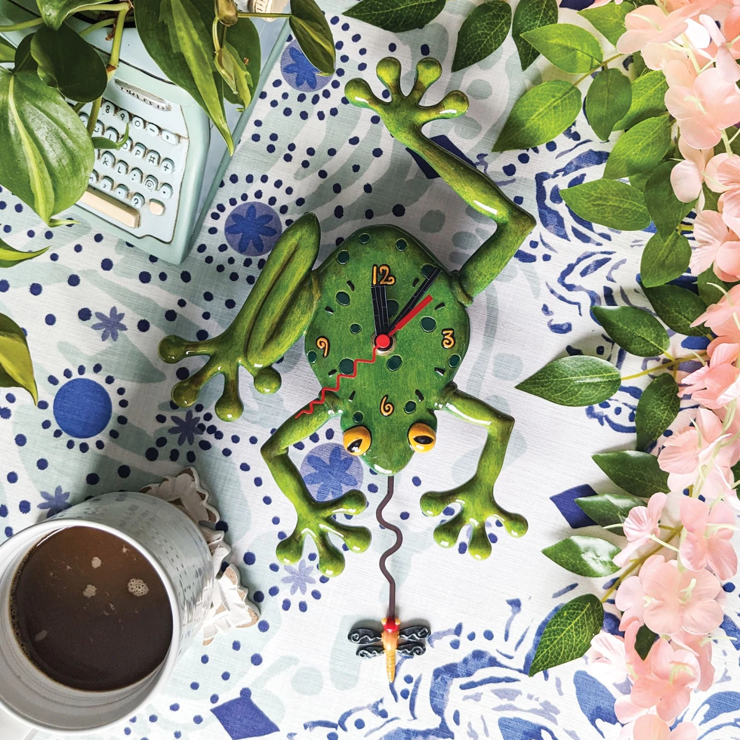 Enesco Gift Frog & Fly Clock(Clock 1) 2 Enesco Gift Frog & Fly Clock(Clock 1) - Image 2