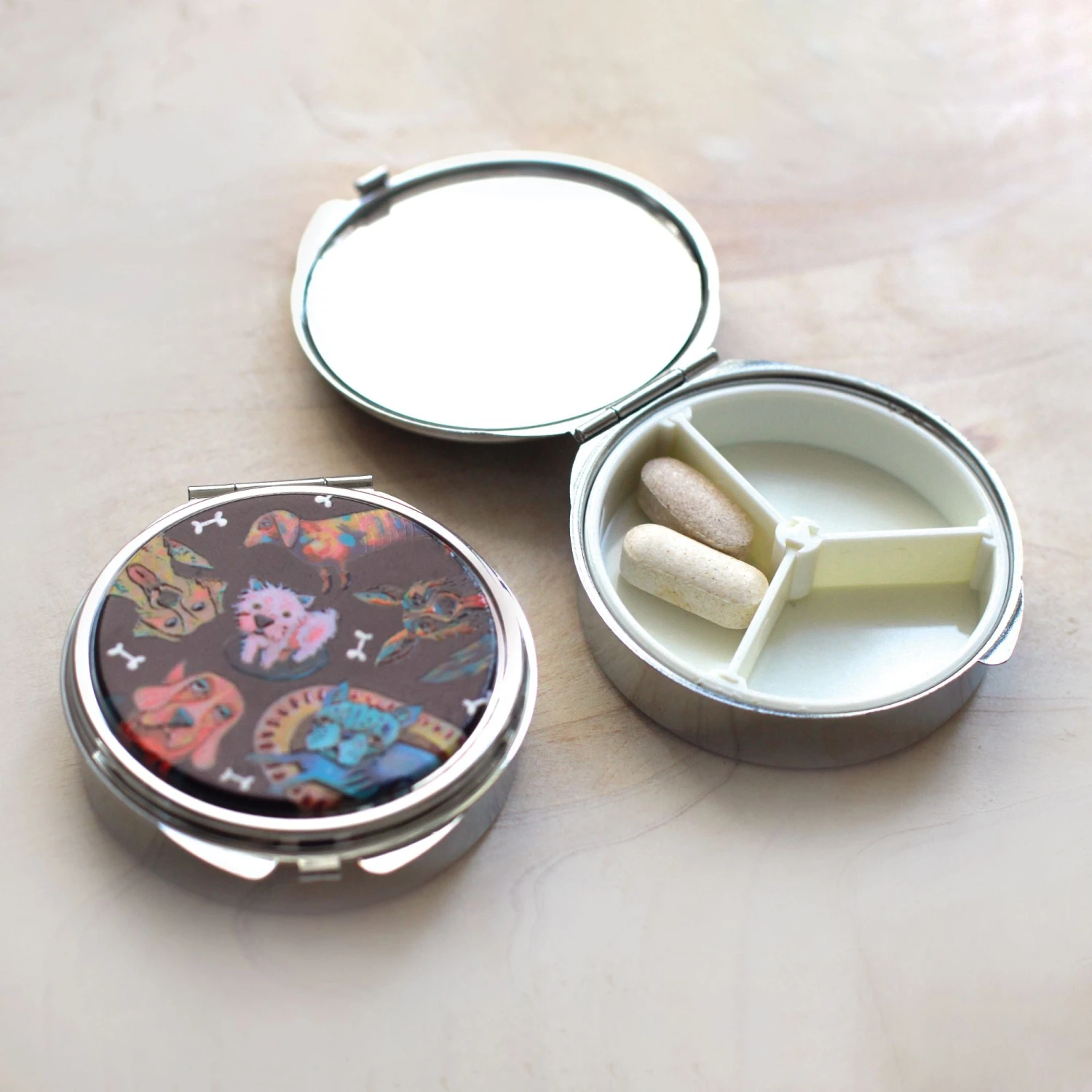 Enesco Gift Dog Park Pill Box(Pill Box 1) 2 Enesco Gift Dog Park Pill Box(Pill Box 1) - Image 2