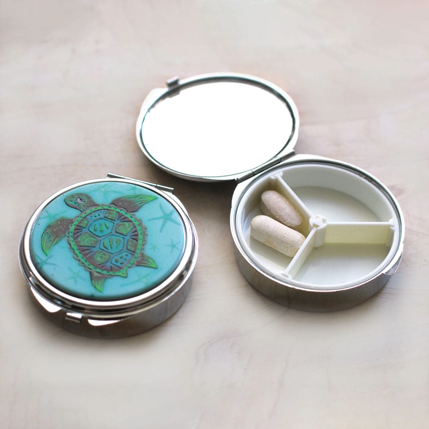 Enesco Gift Turtle Pill Box(Pill Box 3) 2 Enesco Gift Turtle Pill Box(Pill Box 3) - Image 2